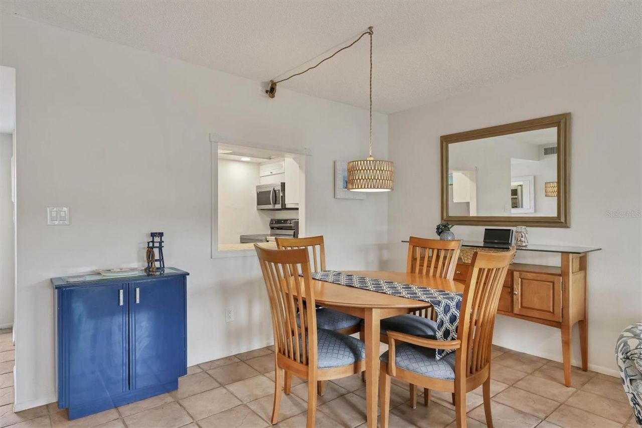 1250 N Portofino Drive, Unit 303, Sarasota, FL 34242 Photo