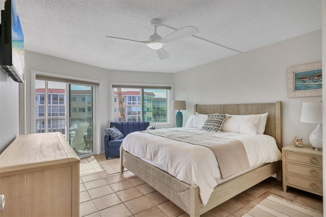 1250 N Portofino Drive, Unit 303, Sarasota, FL 34242 Photo