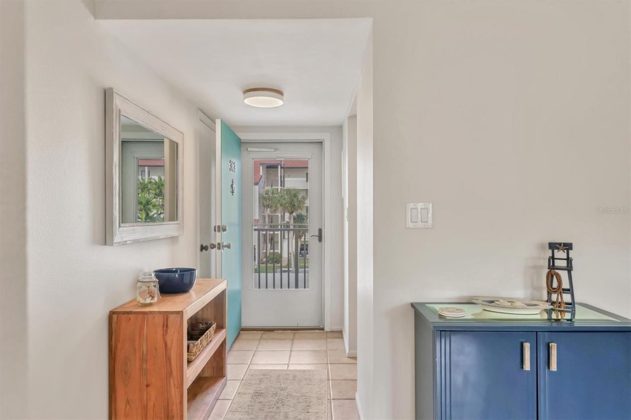 1250 N Portofino Drive, Unit 303, Sarasota, FL 34242 Photo