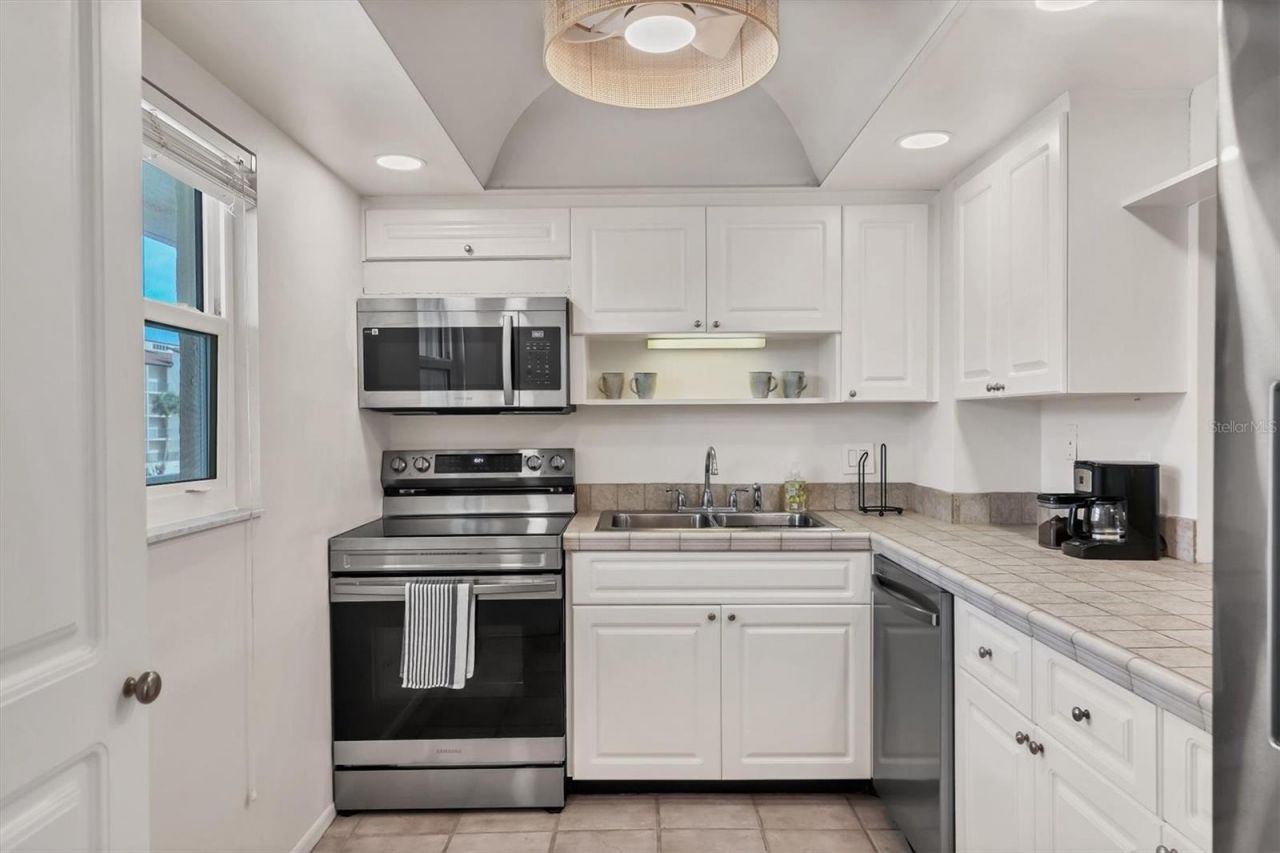 1250 N Portofino Drive, Unit 303, Sarasota, FL 34242 Photo