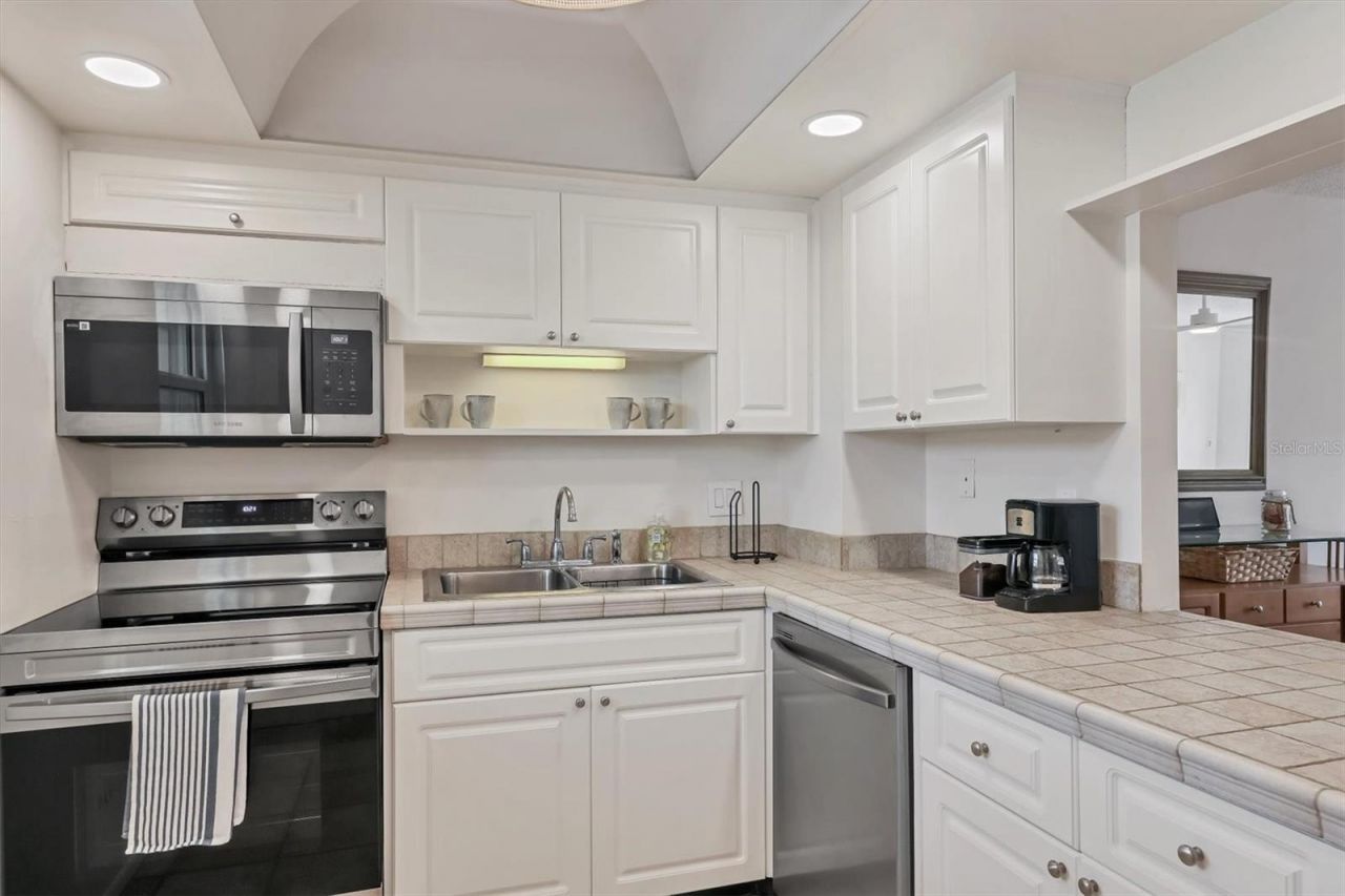 1250 N Portofino Drive, Unit 303, Sarasota, FL 34242 Photo