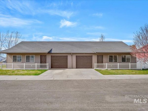 215 Little Cedar Dr, Hansen, ID 83334