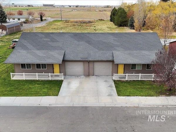 215 Little Cedar Dr, Hansen, ID 83334