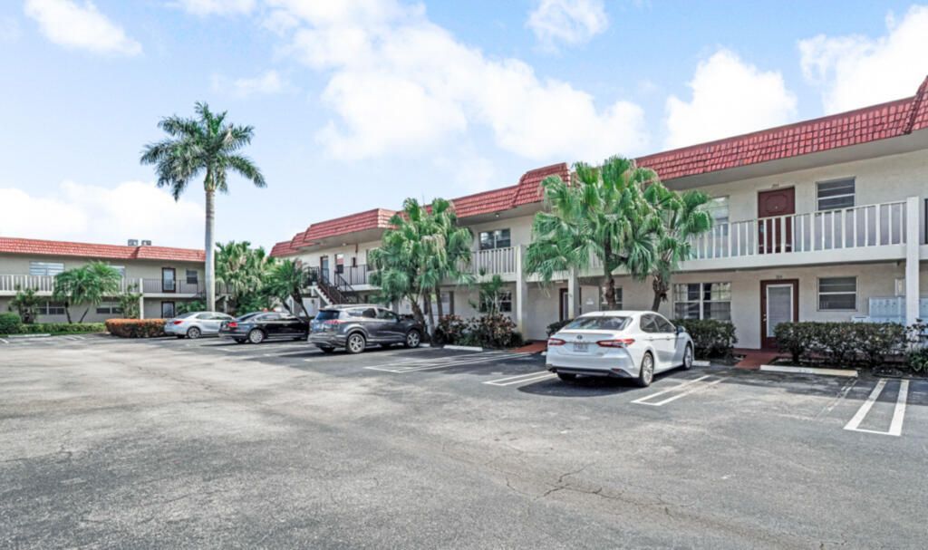 33 Abbey Lane, Unit 103, Delray Beach, FL 33446 Main Photo