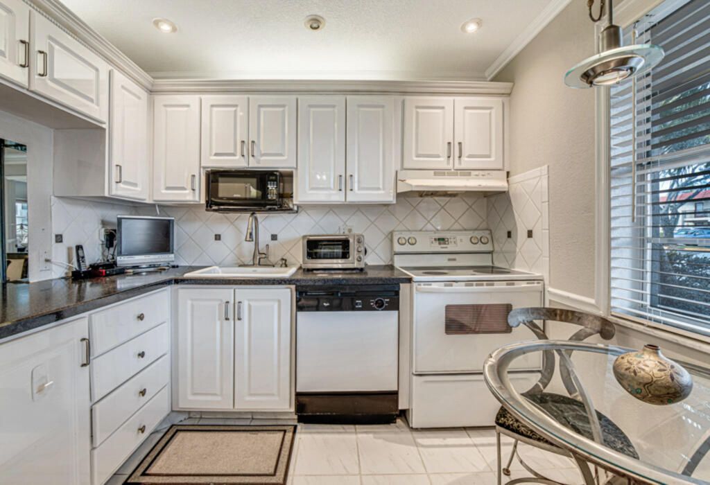 33 Abbey Lane, Unit 103, Delray Beach, FL 33446 Photo