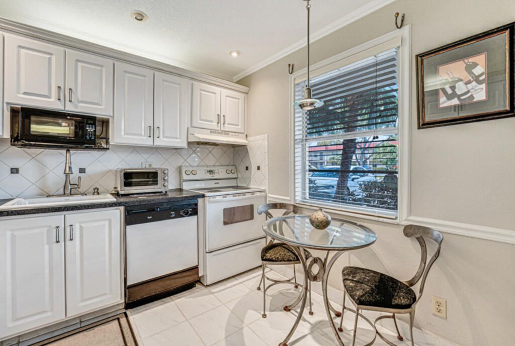 33 Abbey Lane, Unit 103, Delray Beach, FL 33446 Photo