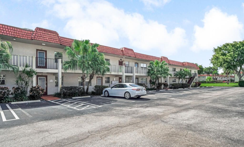 33 Abbey Lane, Unit 103, Delray Beach, FL 33446 Photo
