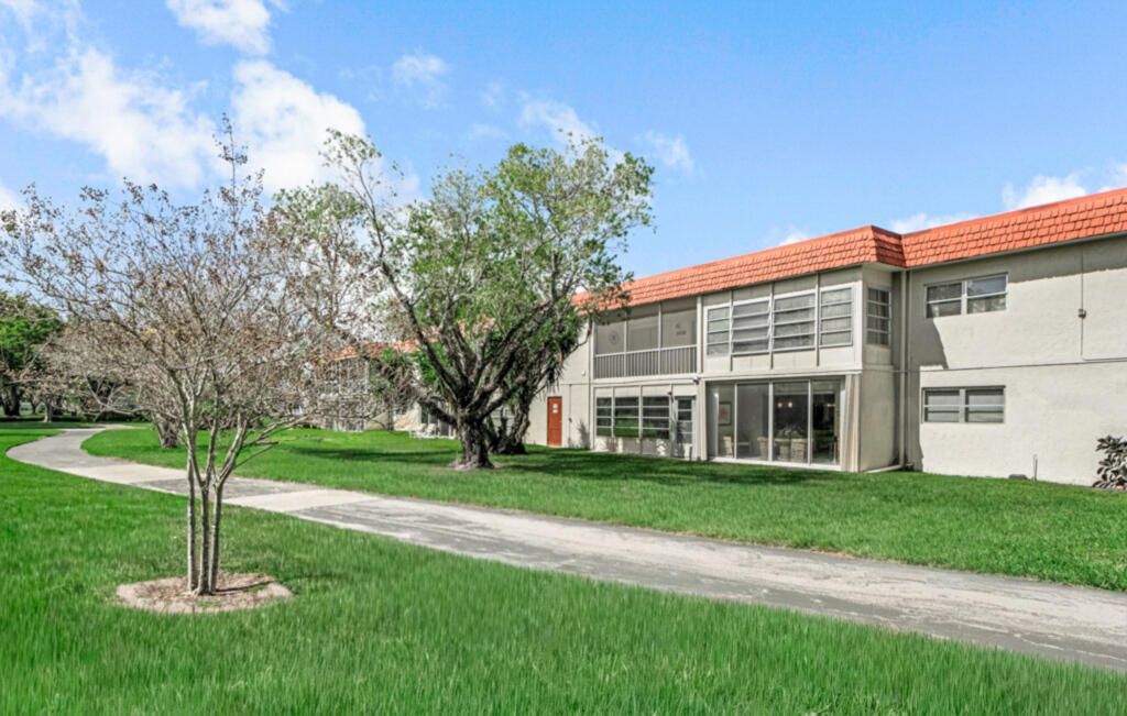 33 Abbey Lane, Unit 103, Delray Beach, FL 33446 Photo