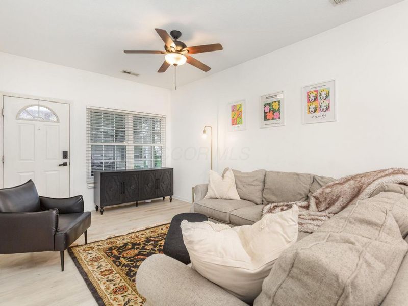 636 Grove Circle, Unit 1803, Columbus, OH 43230 Photo 5