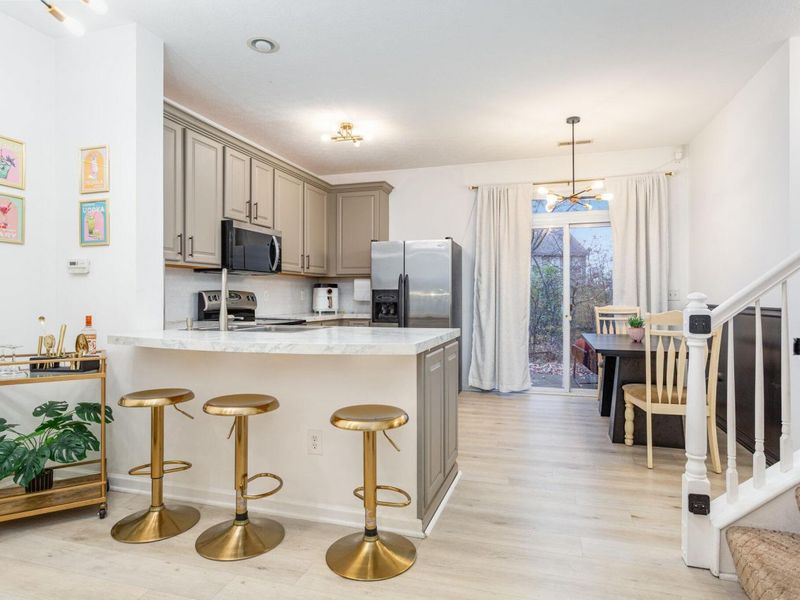 636 Grove Circle, Unit 1803, Columbus, OH 43230 Photo 6