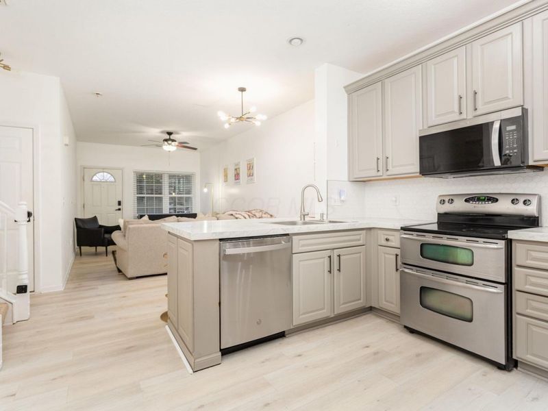 636 Grove Circle, Unit 1803, Columbus, OH 43230 Photo 8