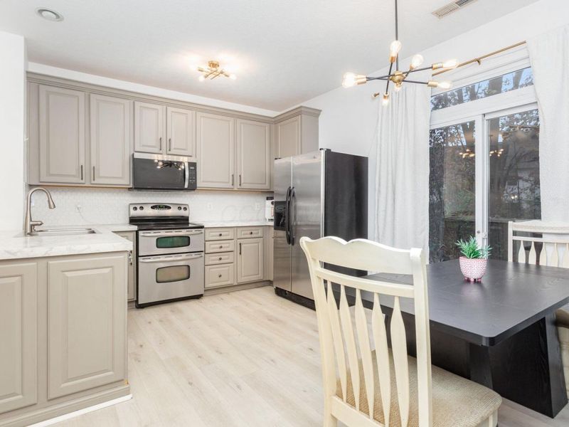 636 Grove Circle, Unit 1803, Columbus, OH 43230 Photo 9