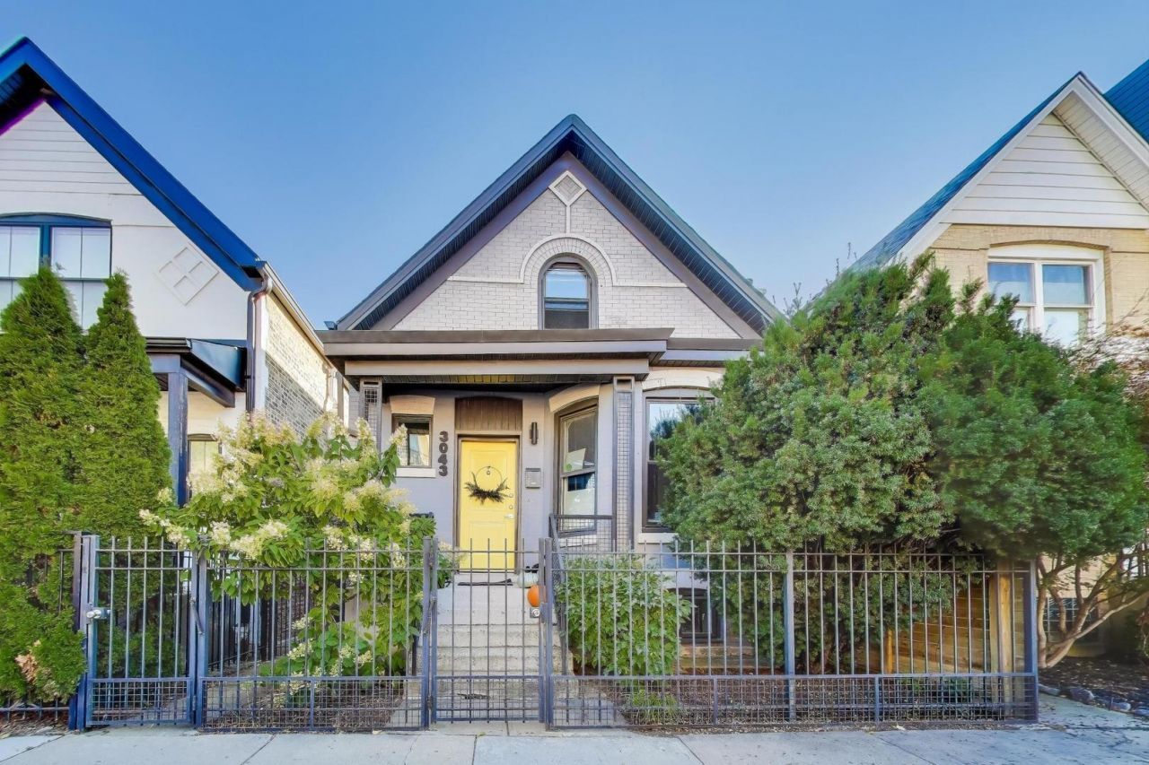 3043 W Diversey Avenue, Chicago, IL 60647 Main Photo