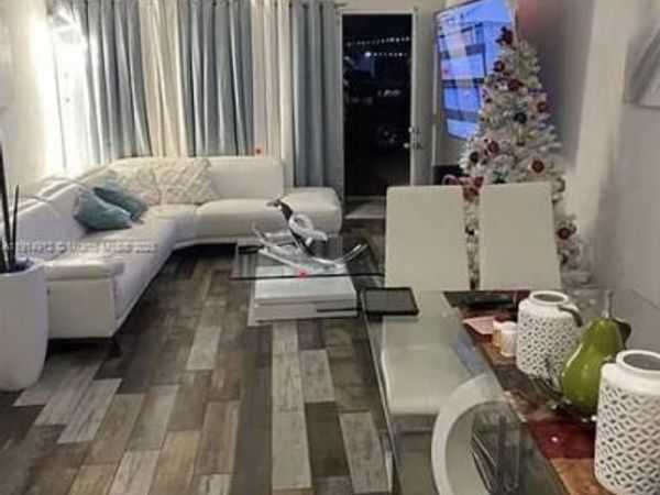 2125 NW 126th St, Miami, FL 33167