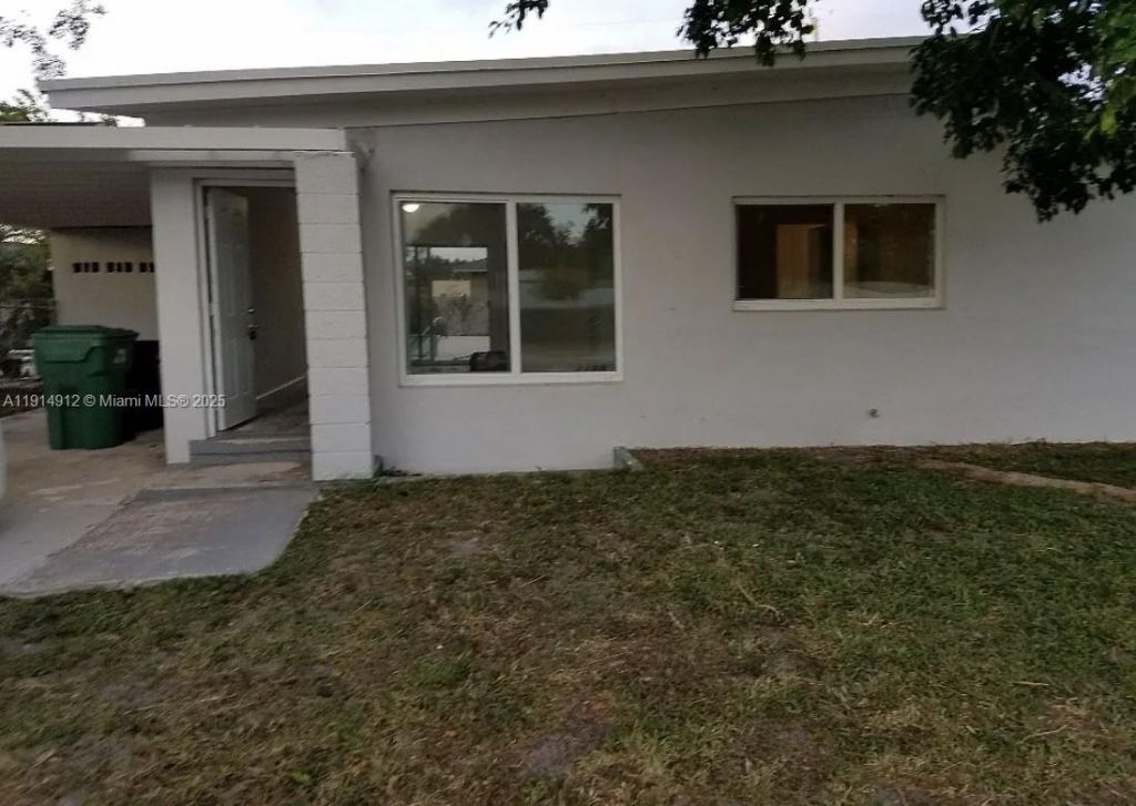 2125 NW 126th St, Miami, FL 33167 Photo