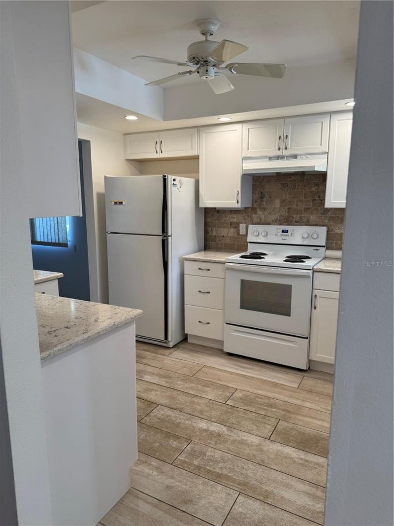 3957 Lakeside Drive, Unit 143, Sarasota, FL 34232 Photo