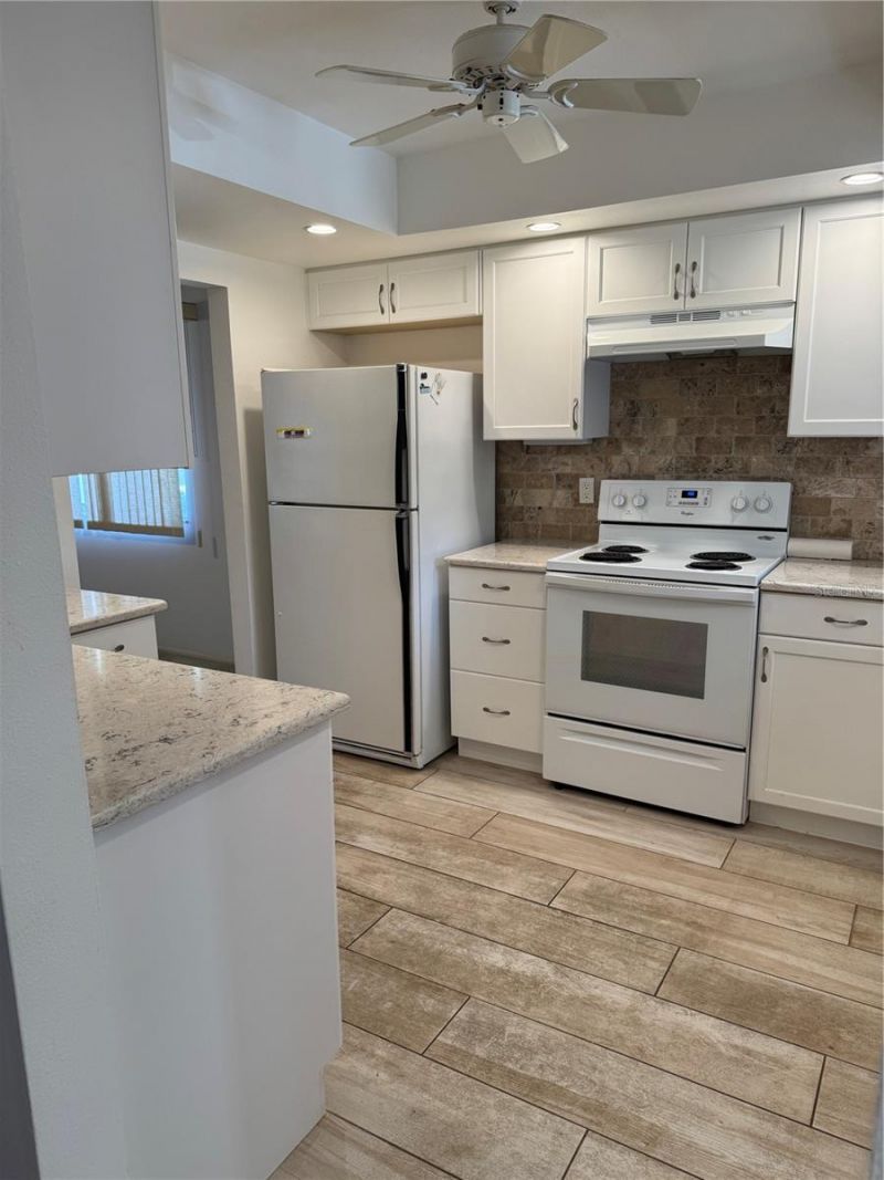 3957 Lakeside Drive, Unit 143, Sarasota, FL 34232 Photo