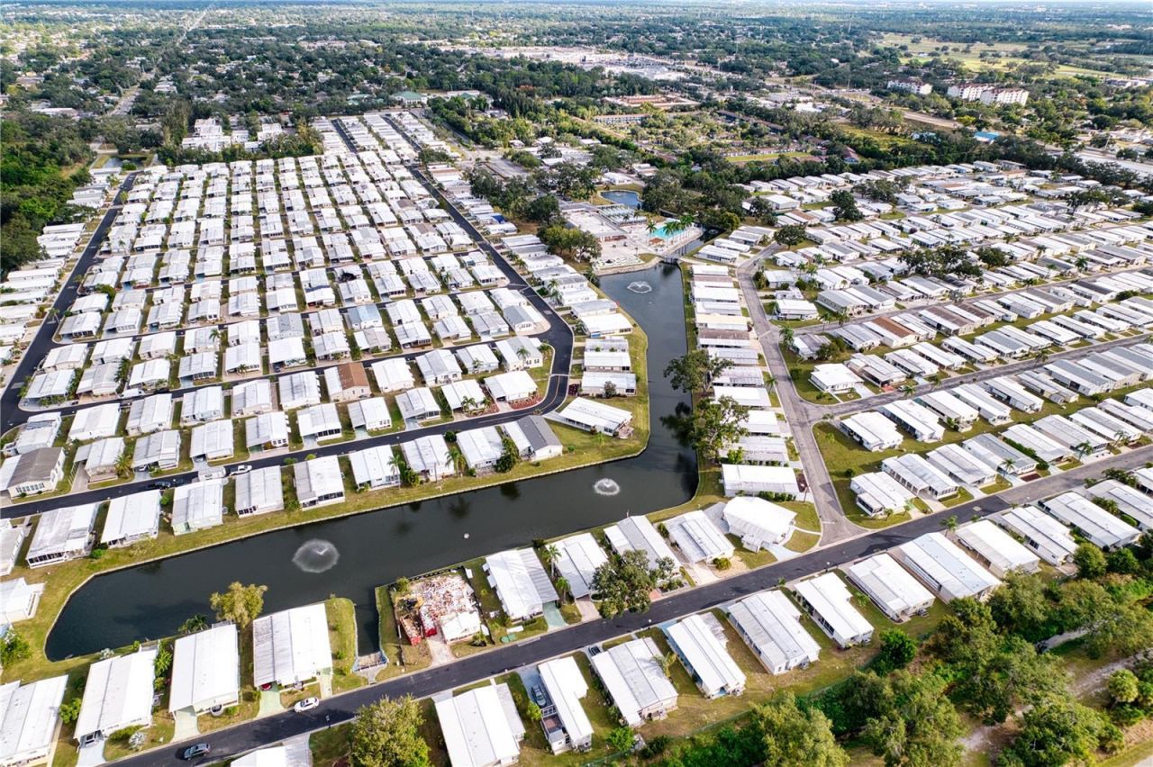 415 Oakwood Boulevard W, Sarasota, FL 34237 Photo