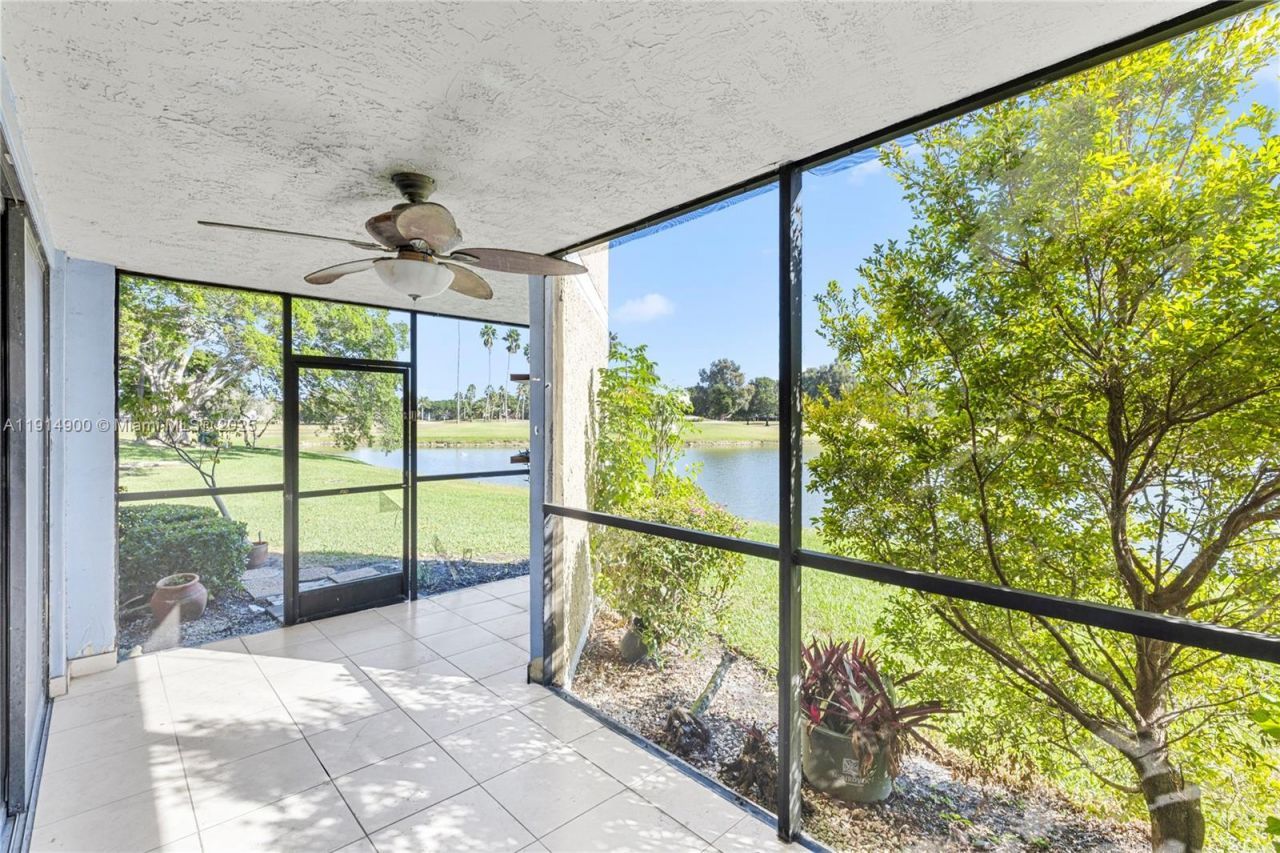 16100 Golf Club Rd, Unit 101, Weston, FL 33326 Photo