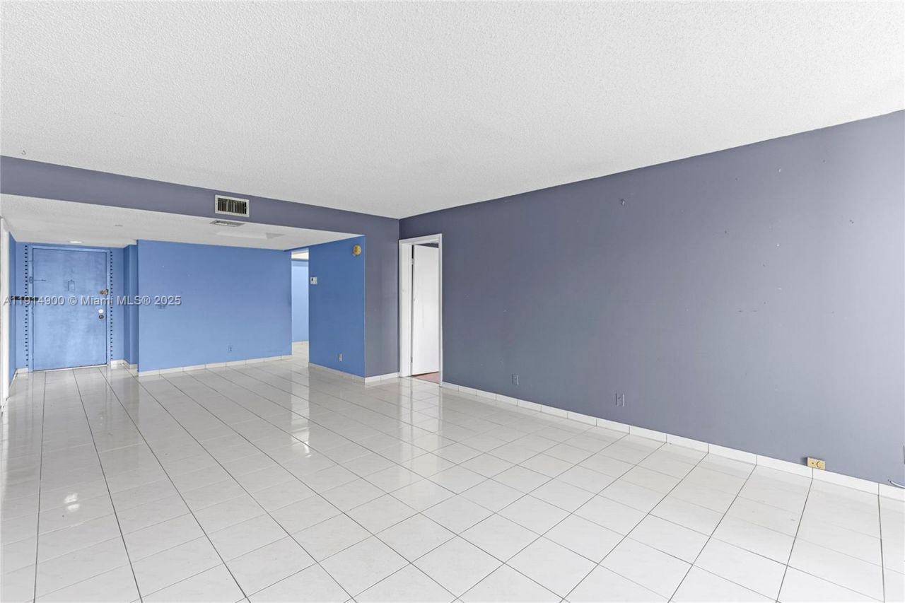 16100 Golf Club Rd, Unit 101, Weston, FL 33326 Photo