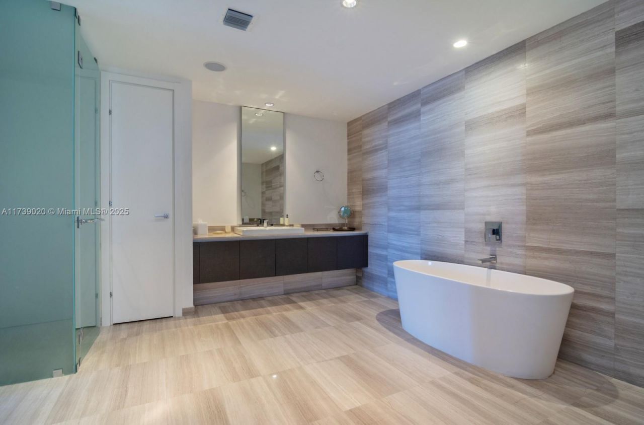 3250 NE 188th St, Unit 406, Aventura, FL 33180 Photo