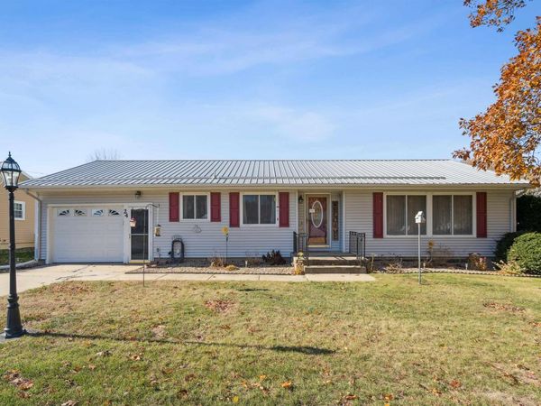 24 12th Ave SE, Oelwein, IA 50662