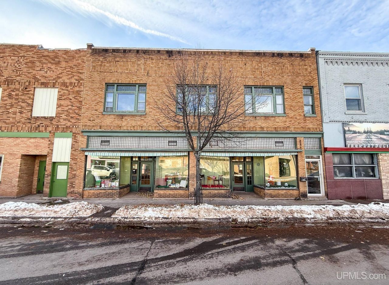 105 S Suffolk Street, Ironwood, MI 49938 Main Photo