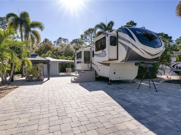 5846 Burrwood CT E, FORT MYERS, FL 33905
