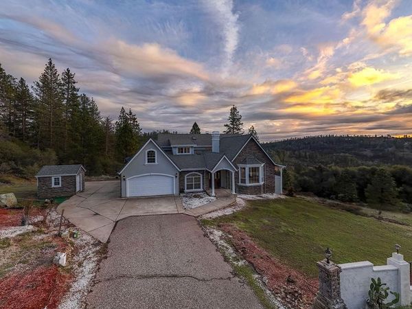 10246 Ranch Rd, Rough and Ready, CA 95975
