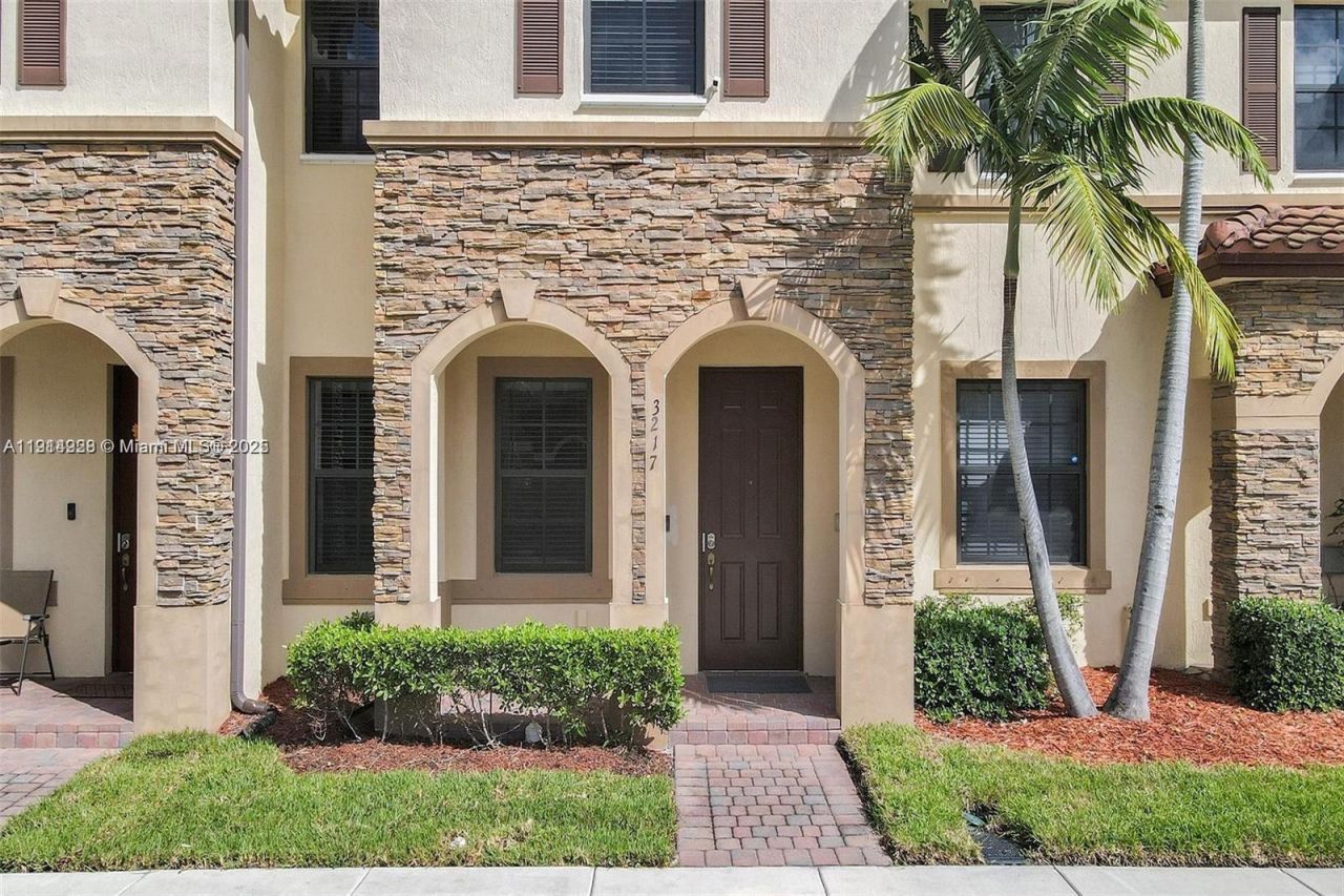 3217 SE 4th St, Homestead, FL 33033 Photo