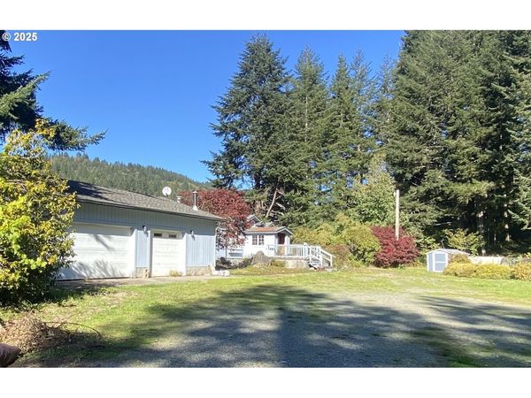 30 WINCHUCK RIVER RD, Brookings, OR 97415