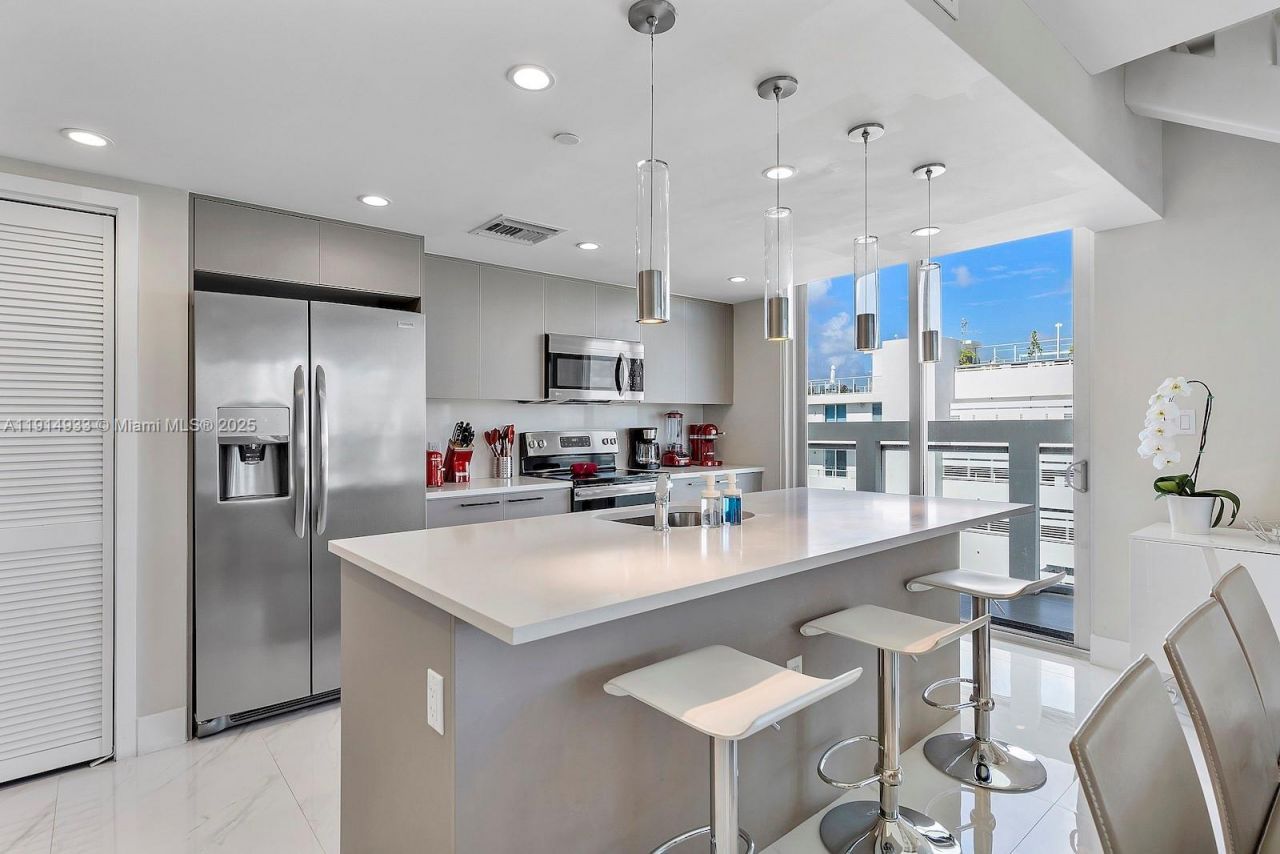 1150 101st St, Unit 701, Bay Harbor Islands, FL 33154 Photo