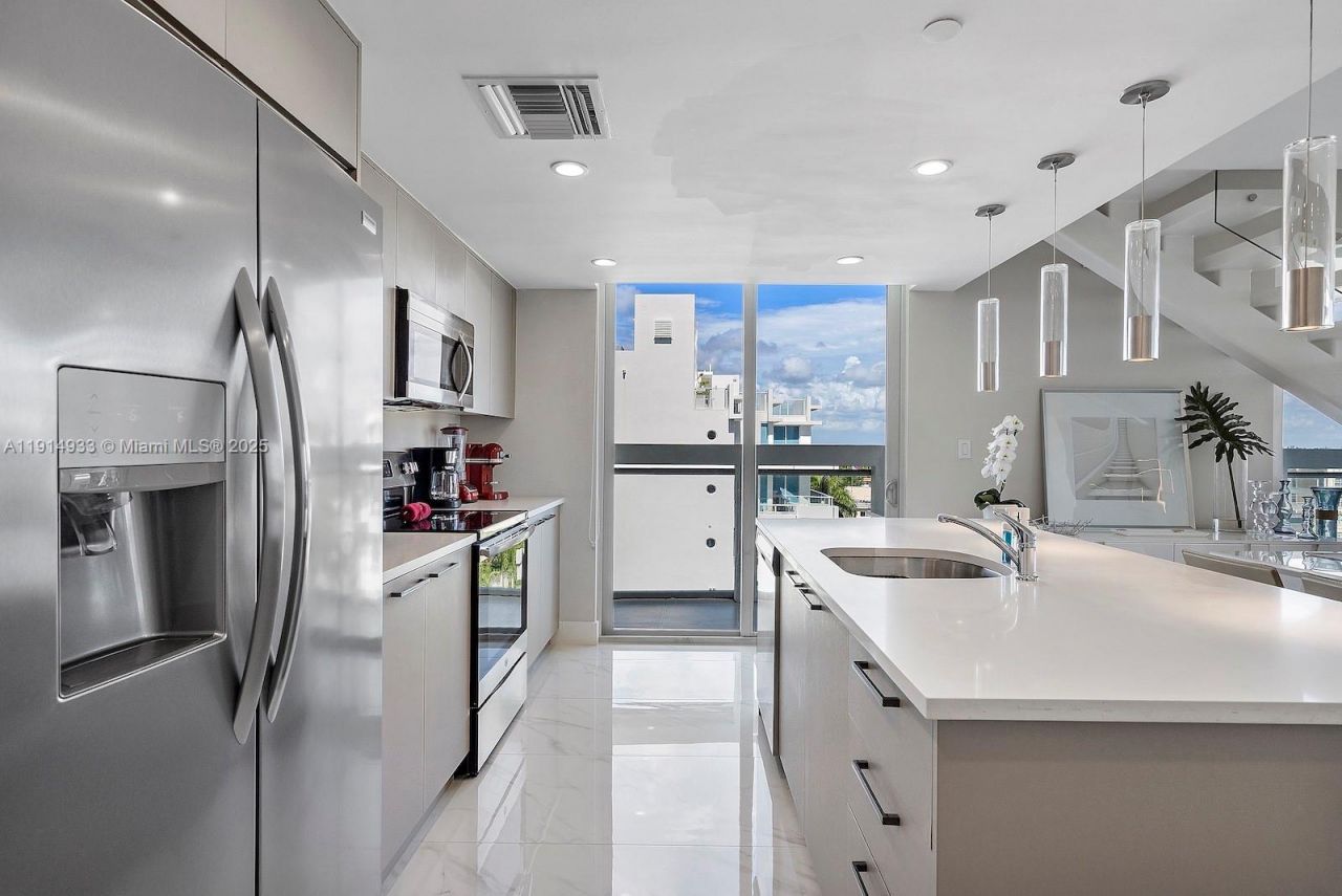 1150 101st St, Unit 701, Bay Harbor Islands, FL 33154 Photo