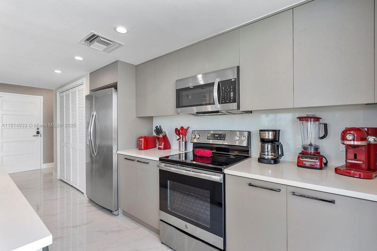 1150 101st St, Unit 701, Bay Harbor Islands, FL 33154 Photo