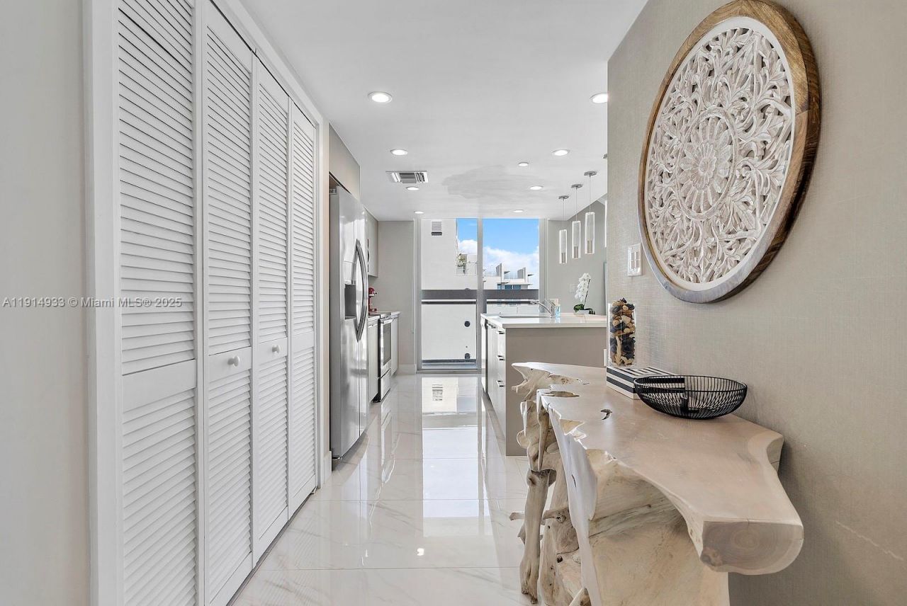 1150 101st St, Unit 701, Bay Harbor Islands, FL 33154 Photo