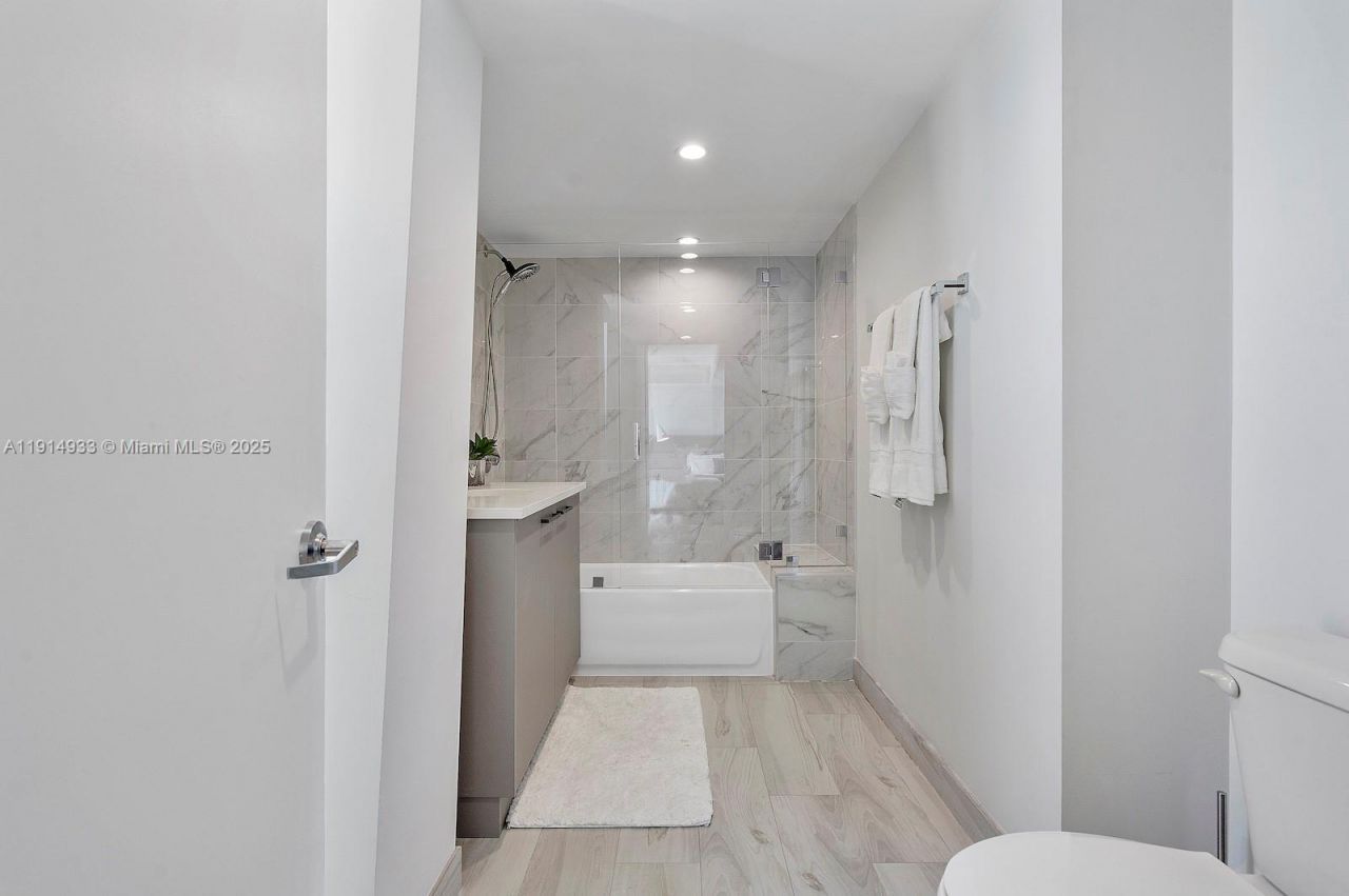 1150 101st St, Unit 701, Bay Harbor Islands, FL 33154 Photo