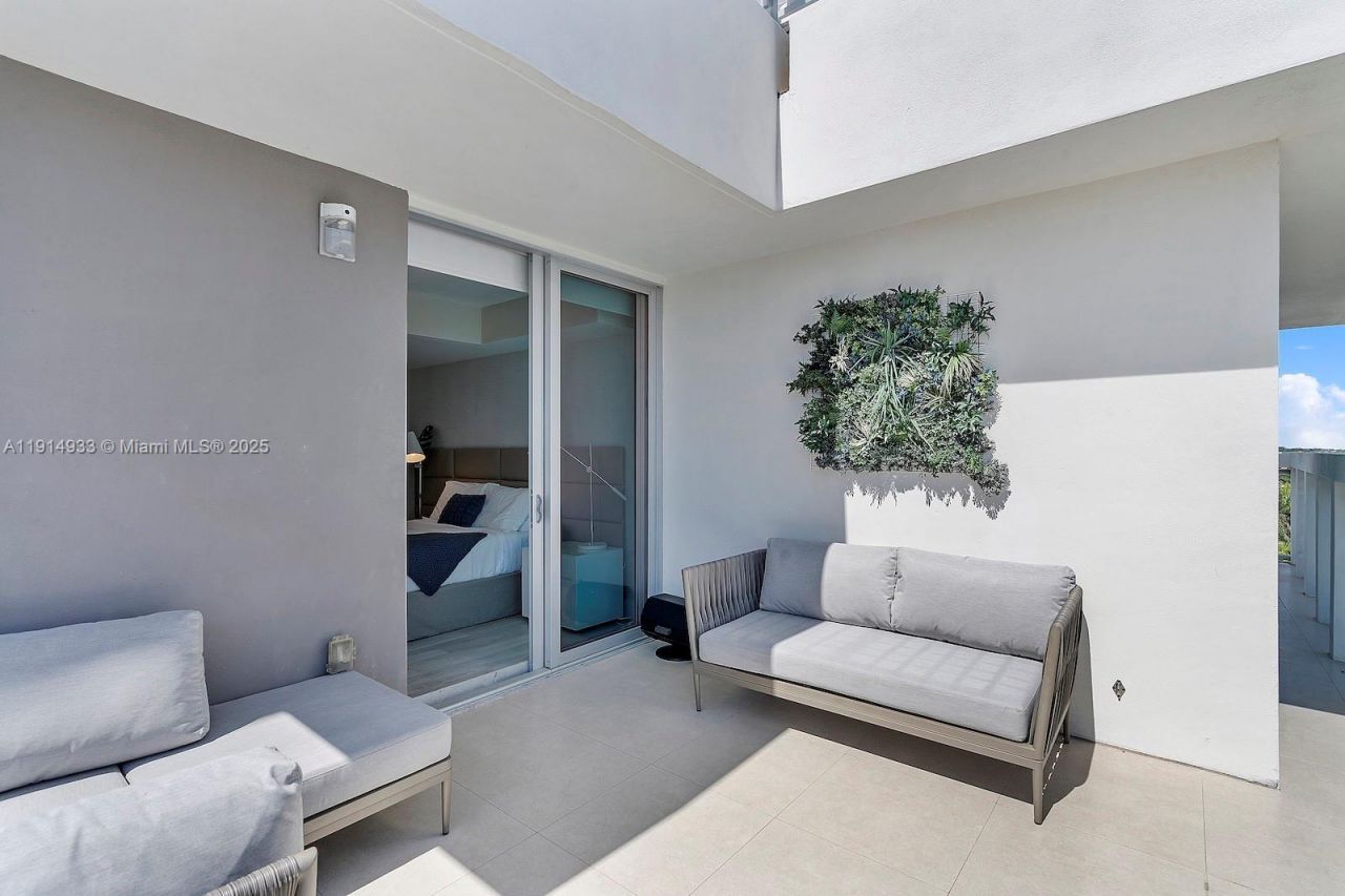 1150 101st St, Unit 701, Bay Harbor Islands, FL 33154 Photo