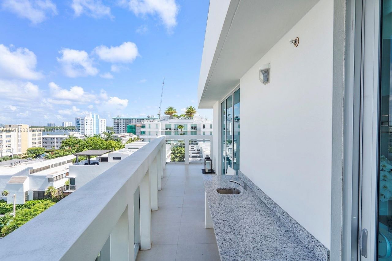 1150 101st St, Unit 701, Bay Harbor Islands, FL 33154 Photo