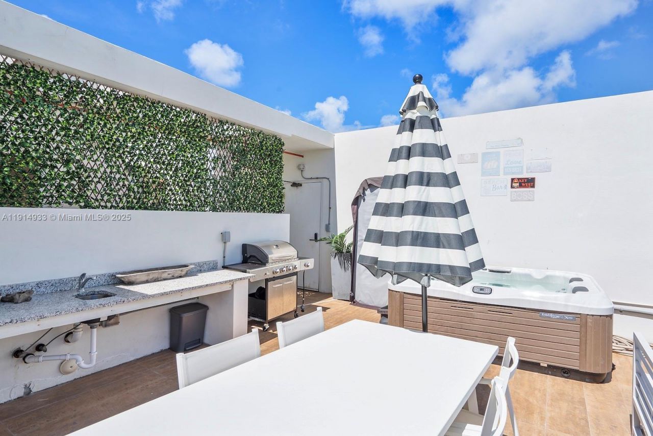 1150 101st St, Unit 701, Bay Harbor Islands, FL 33154 Photo