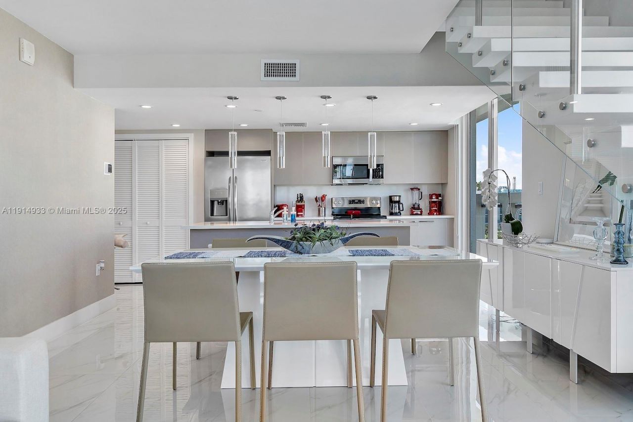 1150 101st St, Unit 701, Bay Harbor Islands, FL 33154 Photo