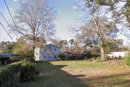 1011 Hickory Circle photo 4