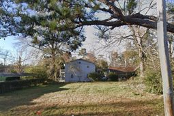 1011 Hickory Circle photo 4