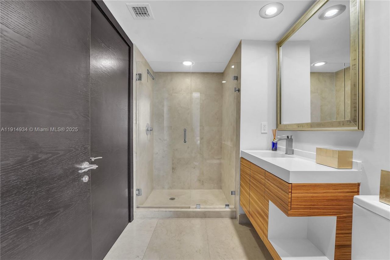 465 Brickell Ave, Unit 1001, Miami, FL 33131 Photo