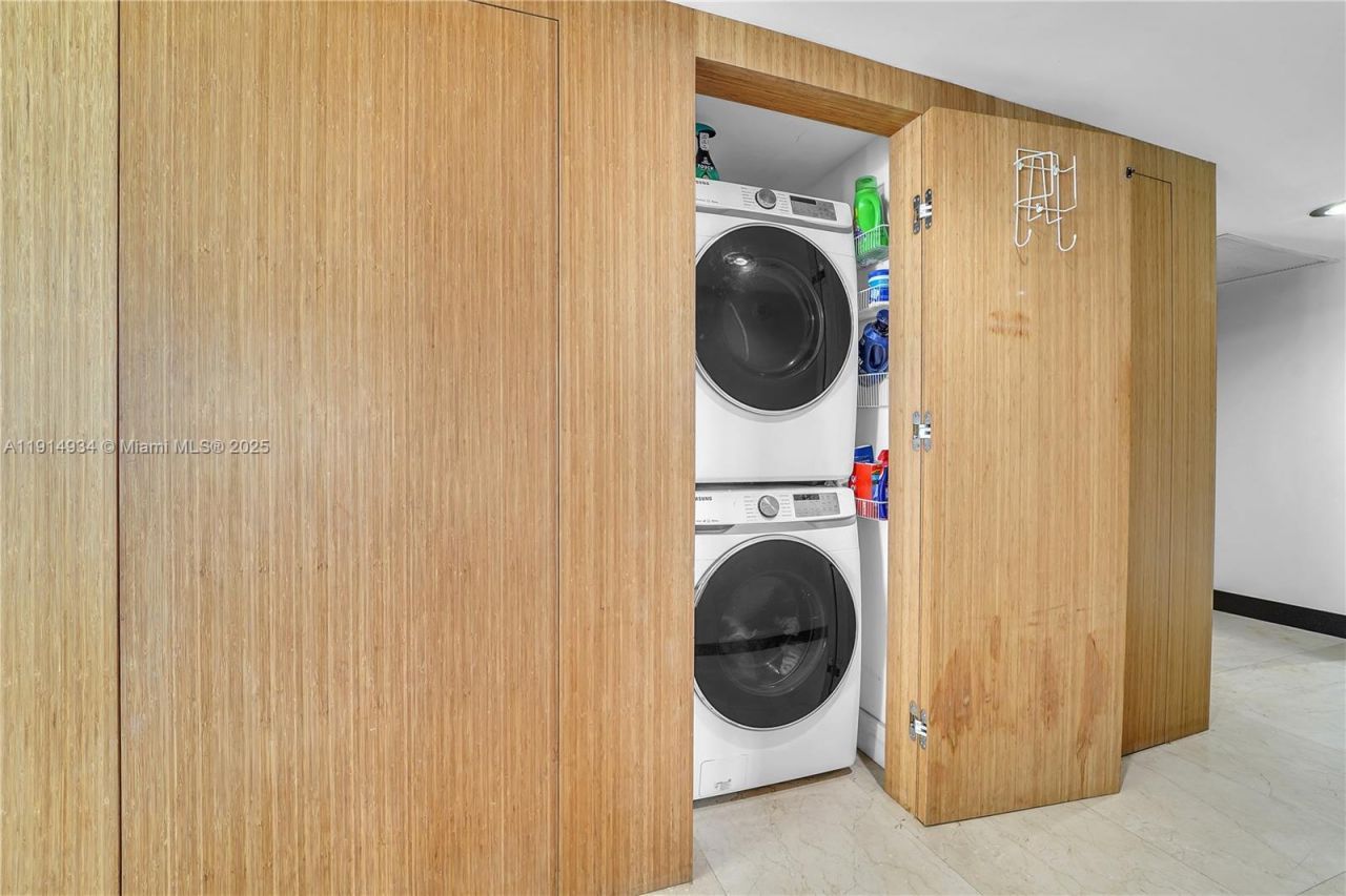 465 Brickell Ave, Unit 1001, Miami, FL 33131 Photo