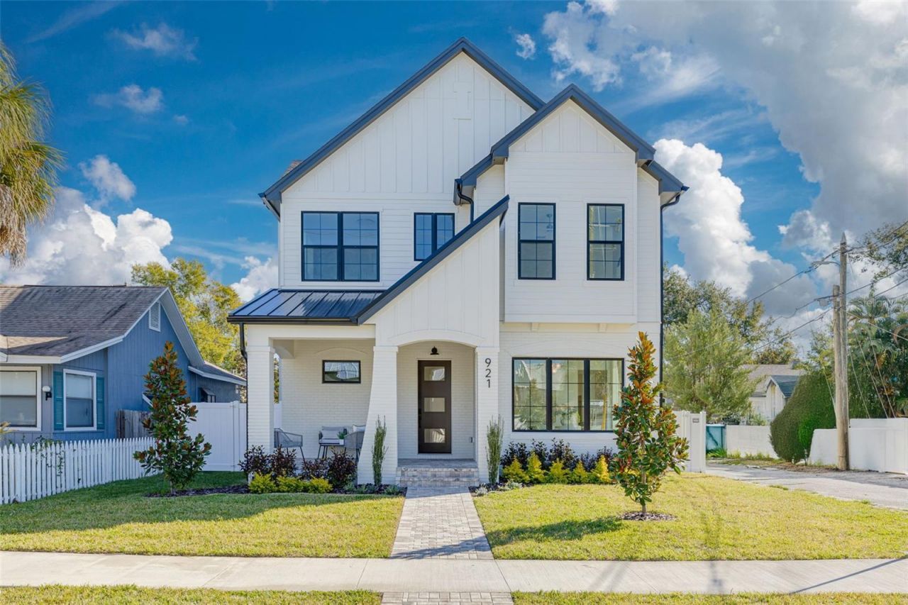921 12th Street N, Saint Petersburg, FL 33705 Main Photo