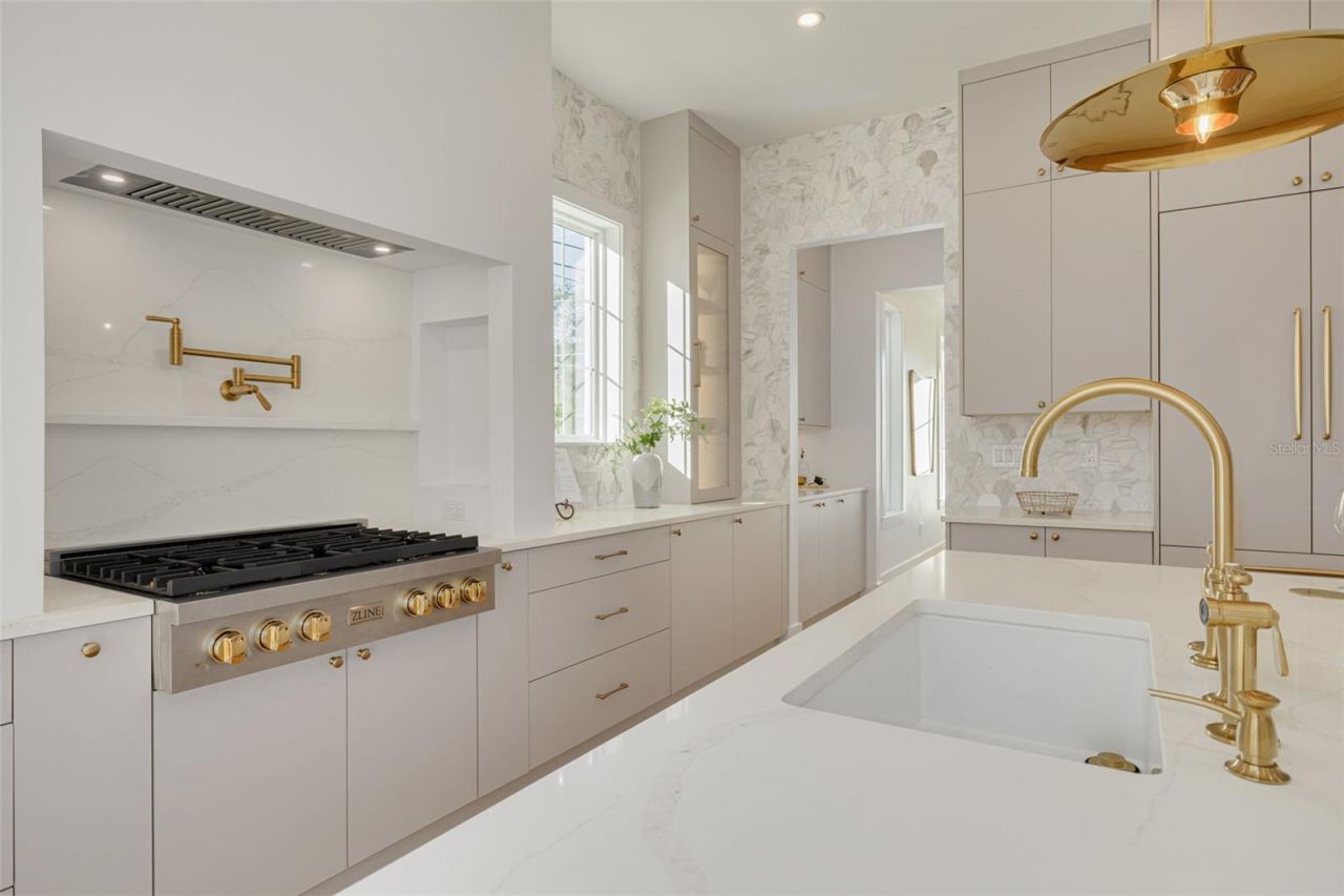 921 12th Street N, Saint Petersburg, FL 33705 Photo