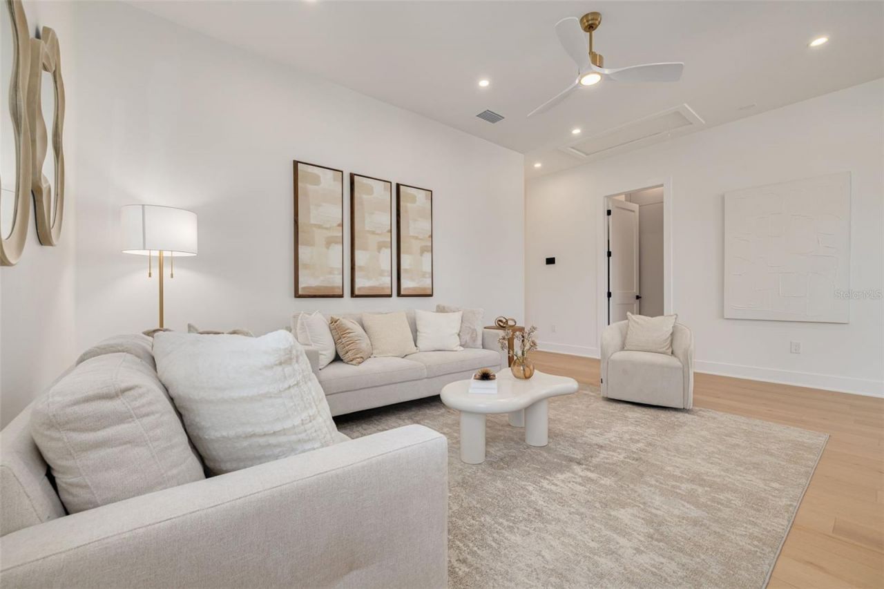 921 12th Street N, Saint Petersburg, FL 33705 Photo