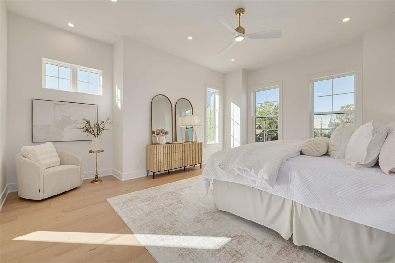 921 12th Street N, Saint Petersburg, FL 33705 Photo