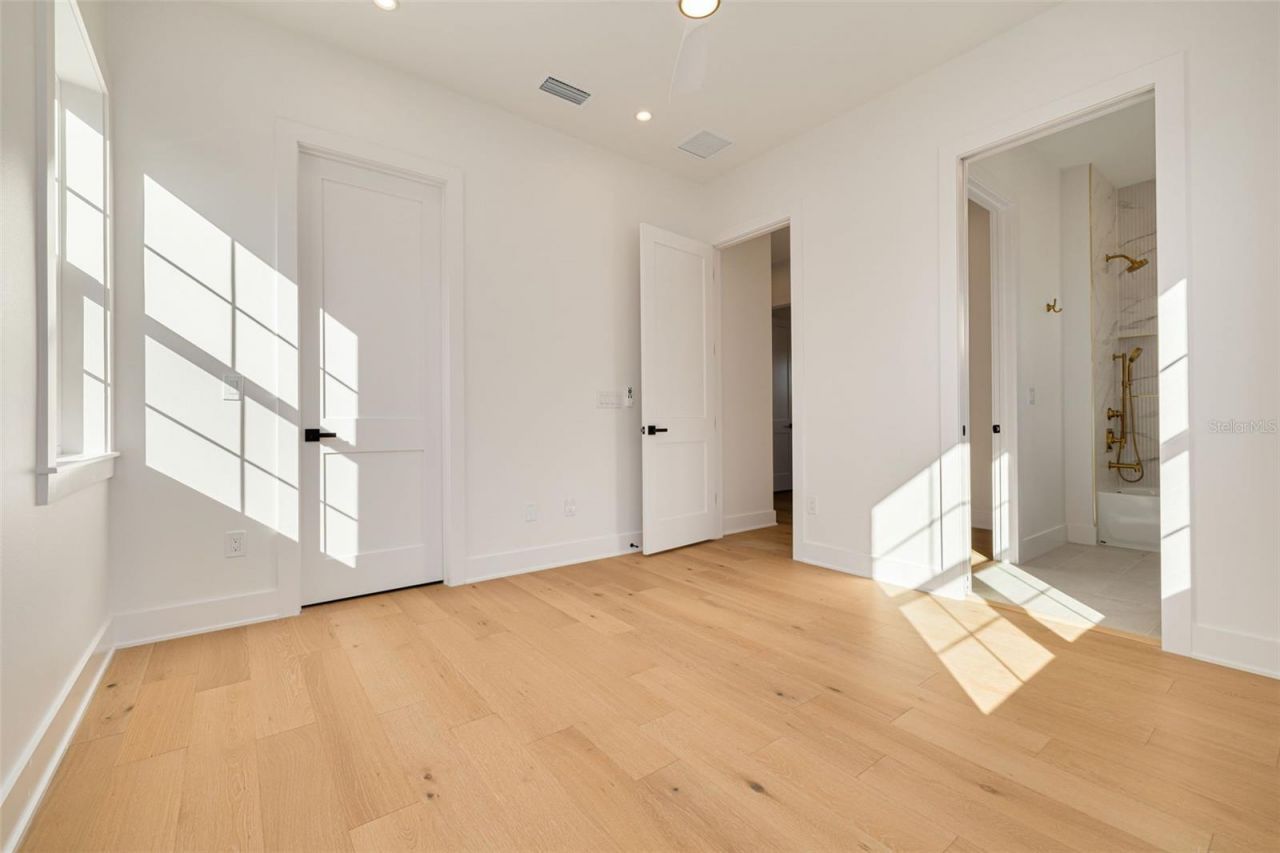 921 12th Street N, Saint Petersburg, FL 33705 Photo