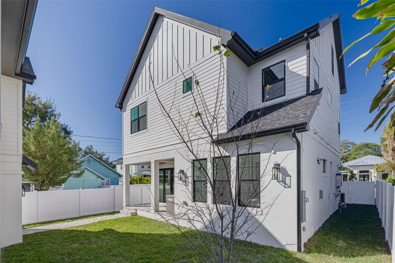 921 12th Street N, Saint Petersburg, FL 33705 Photo